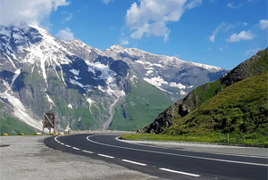 Alta carretera alpina Grossglockner en moto