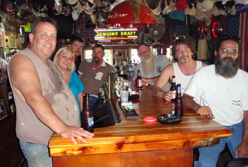 Americanos simpáticos en un pub de Missouri