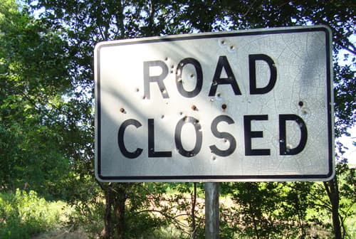 Señal de cierre de carretera