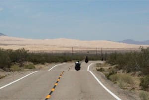 Cruzaremos el desierto de Mojave en moto por carreteras de ensueño