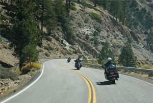 Fantásticas carreteras moteras en los montes de San Gabriel en California